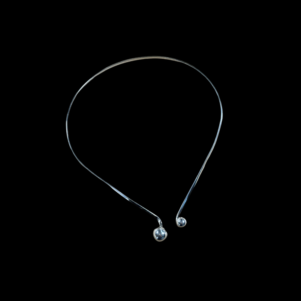Minimalist Silver Torque Collar – Modern Statement Necklace