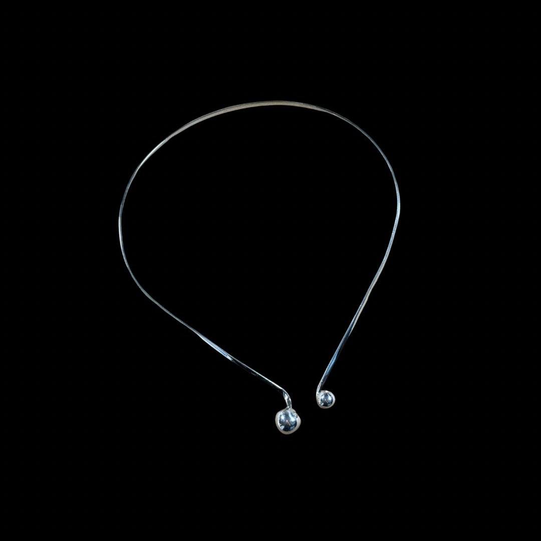 Minimalist Silver Torque Collar – Modern Statement Necklace
