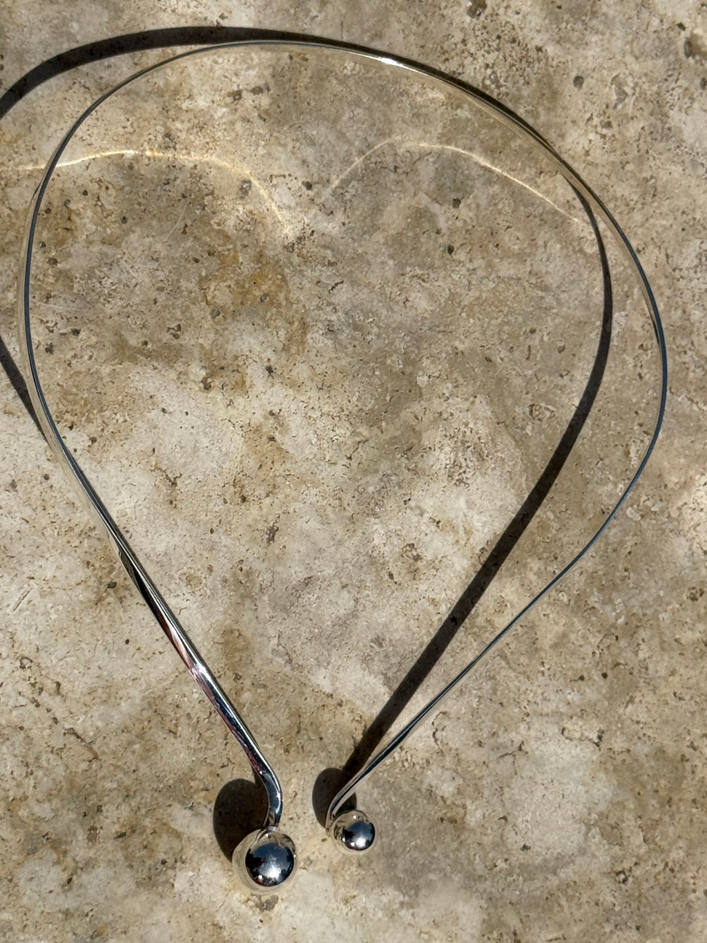 Minimalist Silver Torque Collar – Modern Statement Necklace